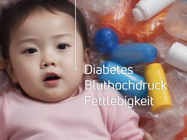 Ein Kind liegt auf vielen weichen Kunststoffprodukten die Weichmacher enthalten - Das Risiko für Diabetes, Bluthochdruck und Fettleibigkeit steigt